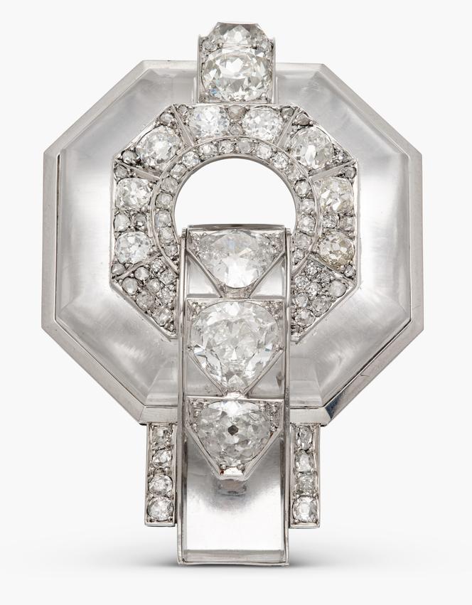Broche en cristal de roche et diamants taille ancienne, de Suzanne Belperron pour René Boivin, vendue par Sotheby’s.