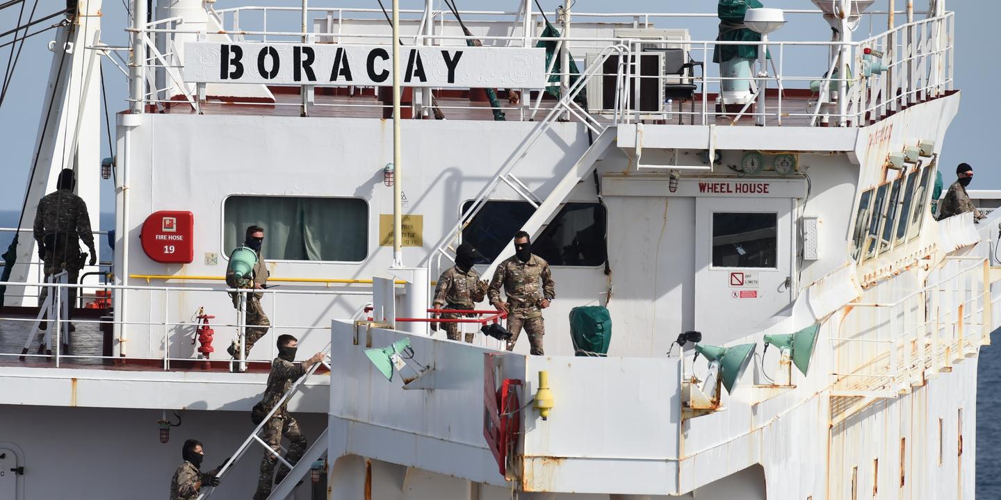 Guerre en Ukraine : le rôle discret des pavillons de complaisance dans le contournement des sanctions visant le pétrole russe