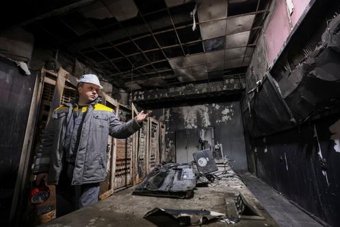 A l’intérieur de la centrale thermique endommagée par les frappes russes, dans un lieu tenu secret en Ukraine, le 10 décembre 2025.
