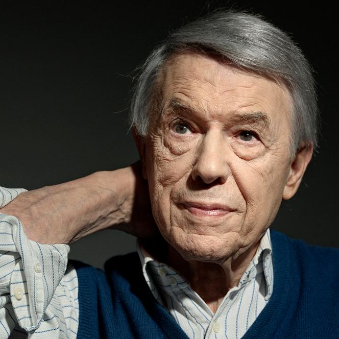 Salvatore Adamo, chez lui à Paris, le 3 décembre 2025.