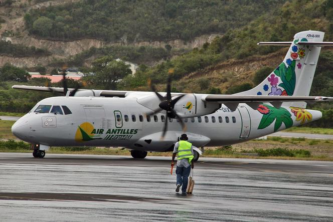 Un avion d’Air Antilles, à Saint-Martin (Antilles françaises), en mars 2011.