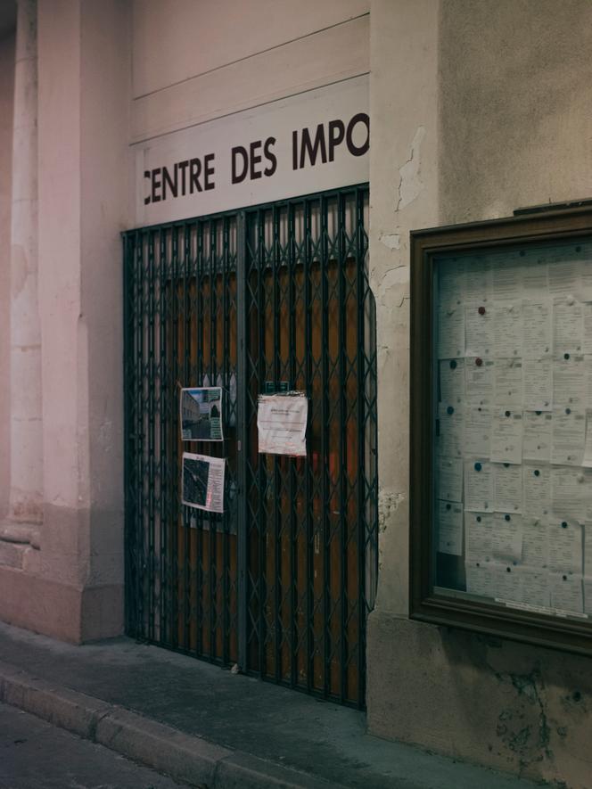 L’ancien centre des impôts dans le bâtiment de la mairie de Joigny (Yonne), le 9 décembre 2025.