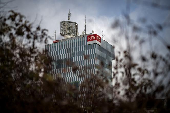La tour de la RTS, la partie francophone du groupe Société suisse de radiodiffusion et télévision, à Genève, le 25 novembre 2025.