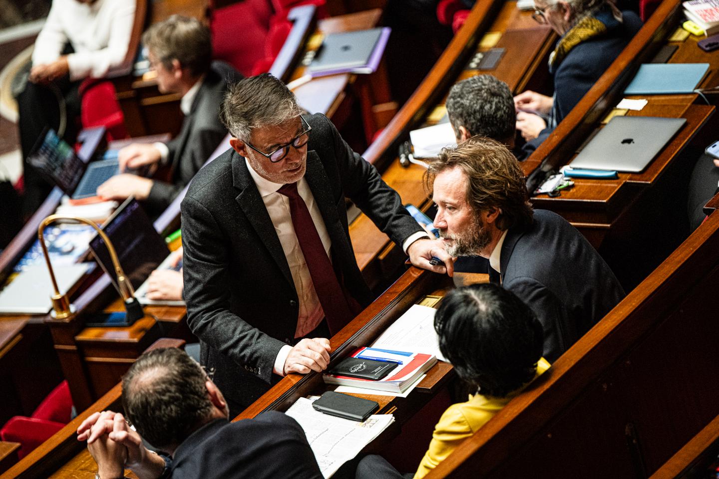 Budget 2026 : le PS cherche à s’assurer du vote des Ecologistes, malgré les critiques de LFI Budget 2026 : le PS cherche à s’assurer du vote des Ecologistes, malgré les critiques de LFI