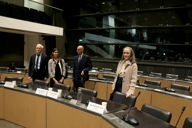 Delphine Ernotte Cunci (à droite), présidente de France Télévisions, à l’Assemblée nationale, à Paris, mercredi 10 décembre 2025. 