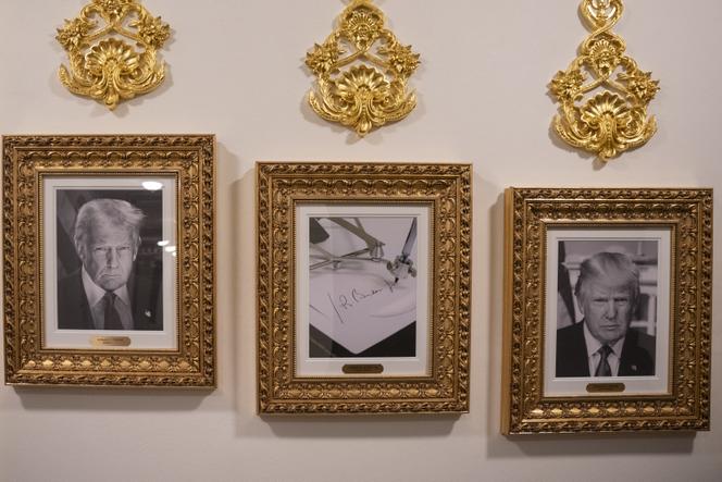 A la Maison Blanche, Donald Trump a remplacé le portrait officiel de Joe Biden par une photo d’un « autopen », une machine à reproduire la signature présidentielle, reprenant son argument de campagne d’un Biden affaibli et sénile.