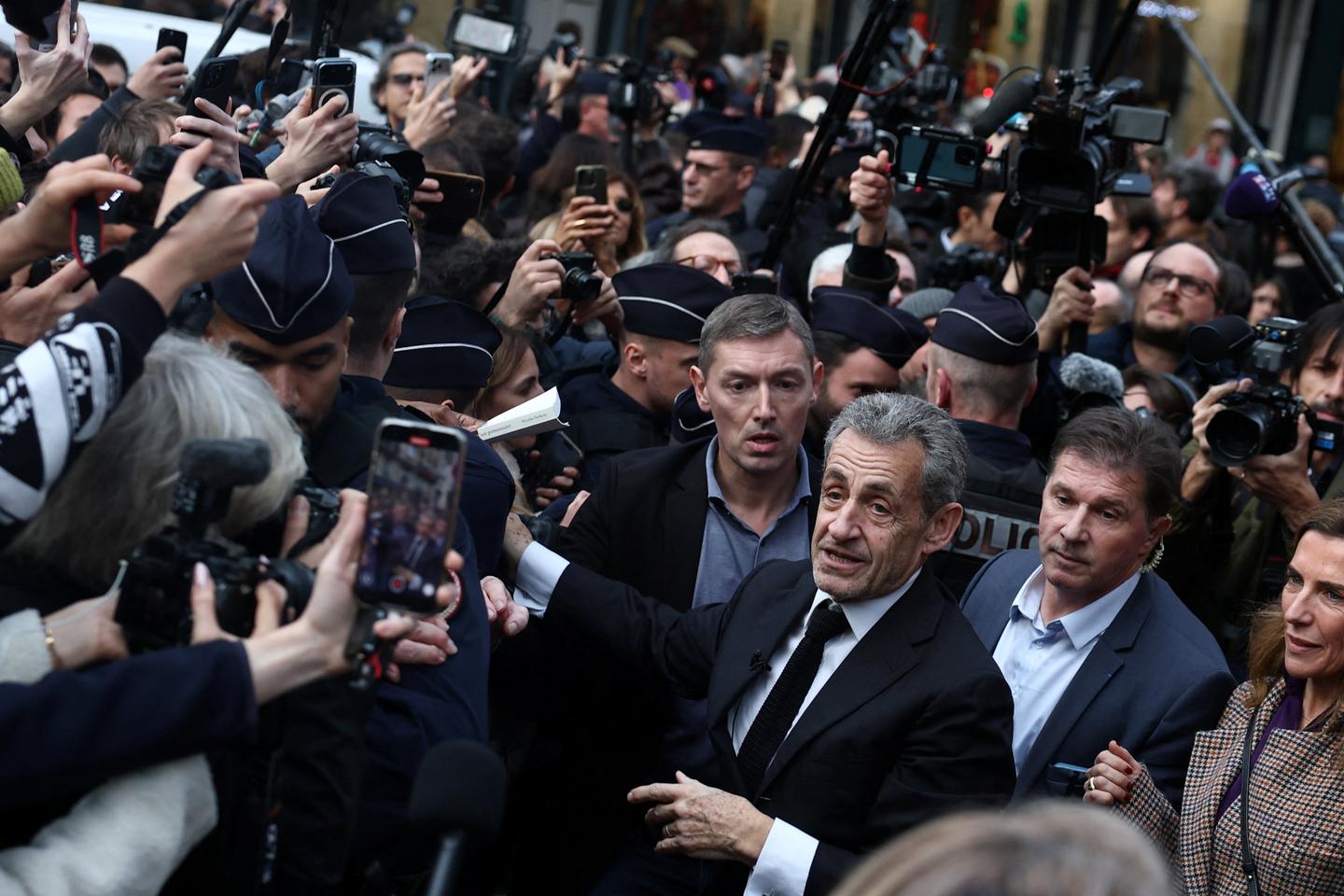 « Toute la Santé était sous euphorie quand Nicolas Sarkozy est arrivé » : les détenus accusés d’avoir menacé l’ex-président relaxés