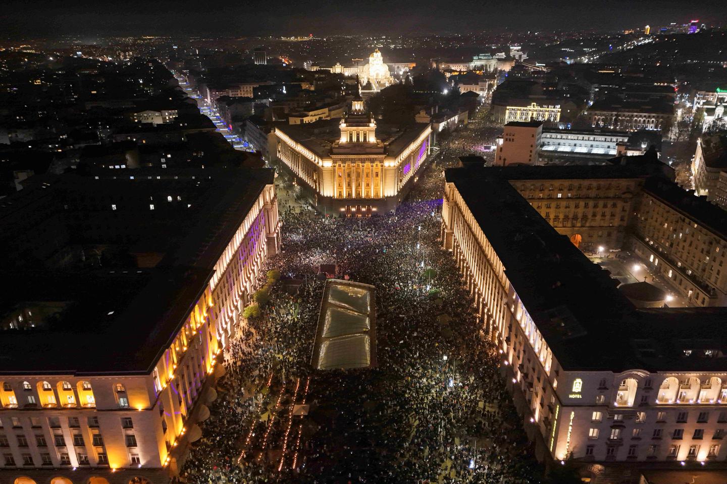 En Bulgarie, des dizaines de milliers de manifestants réclament le départ du gouvernement