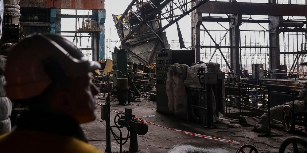 Dans une centrale thermique endommagée par une récente frappe russe, dans un lieu non divulgué en Ukraine, le 10 décembre 2025. - ROMAN BALUK / REUTERS