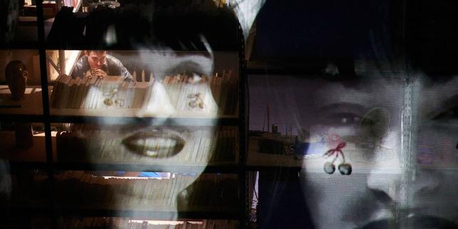 Nos choix de podcasts : une fiction à vous donner des frissons et des femmes qui prennent le micro et la parole