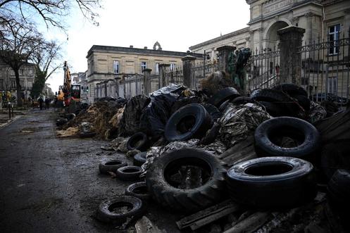 Devant le tribunal d’Agen, dans le Lot-et-Garonne, le 12 décembre 2025.