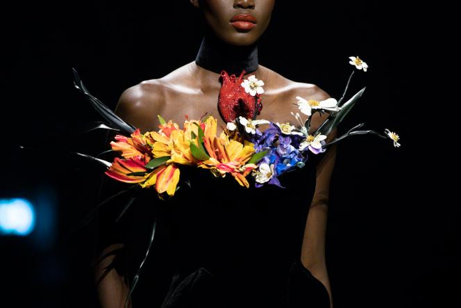 Bustier Schiaparelli par Daniel Roseberry, Baqué Molinié (broderie), haute couture automne-hiver 2022-2023.