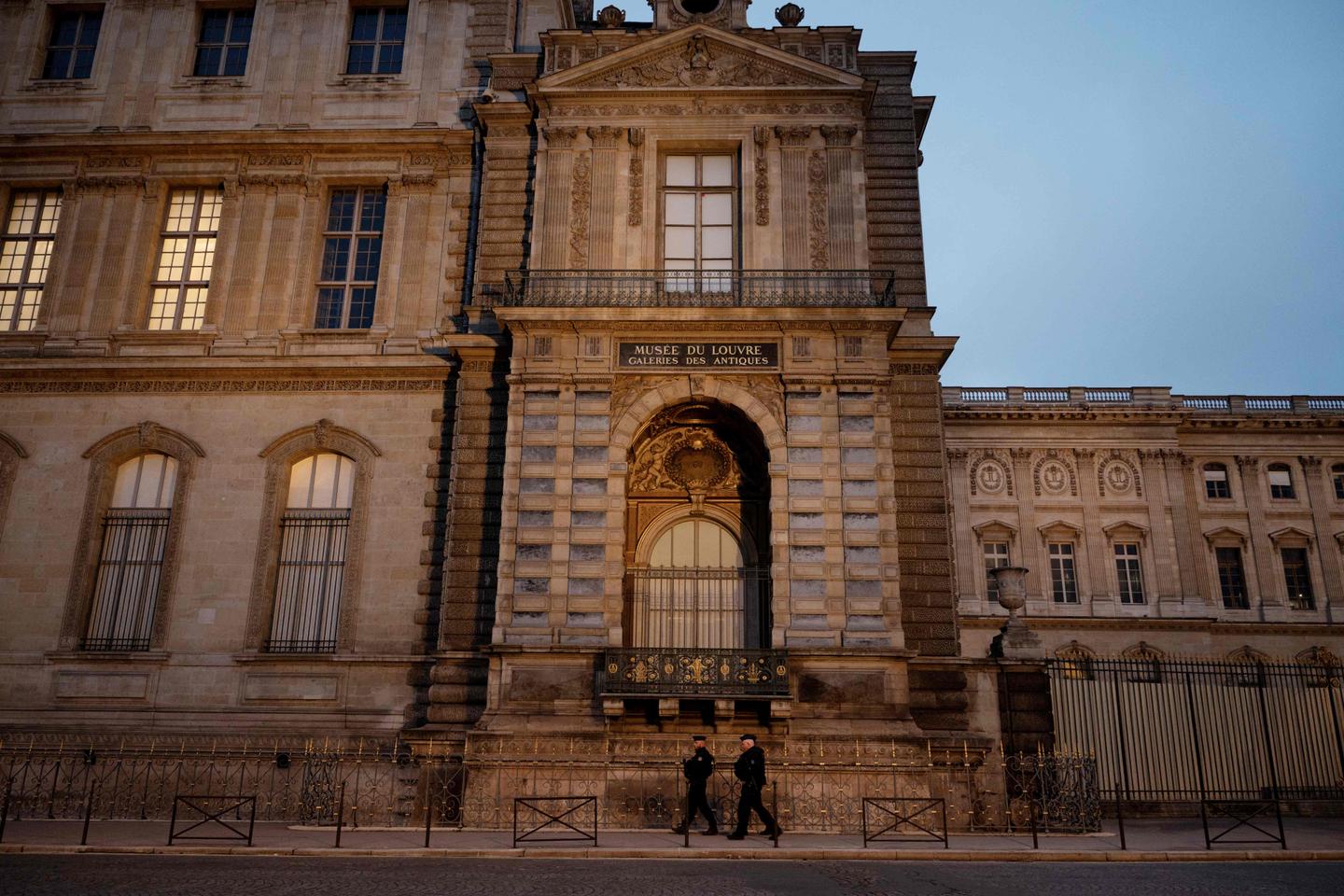 L’ouverture du Musée du Louvre menacée lundi, les salariés appelés à une « grève reconductible » L’ouverture du Musée du Louvre menacée lundi, les salariés appelés à une « grève reconductible »