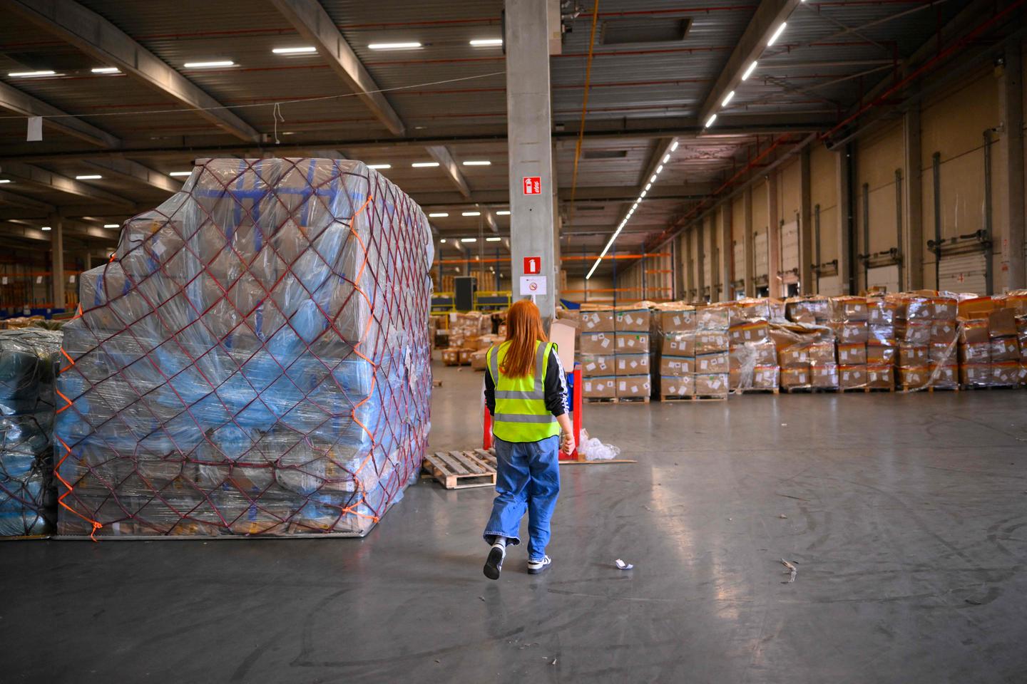 EU decides to impose €3 tax on small parcels to tackle Chinese imports