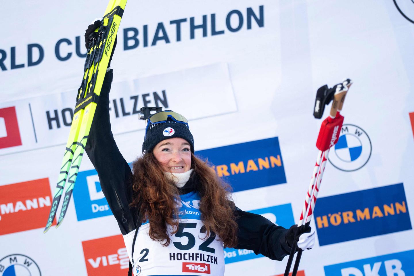 La biathlète Lou Jeanmonnot remporte le sprint d’Hochfilzen, son premier succès de la saison La biathlète Lou Jeanmonnot remporte le sprint d’Hochfilzen, son premier succès de la saison