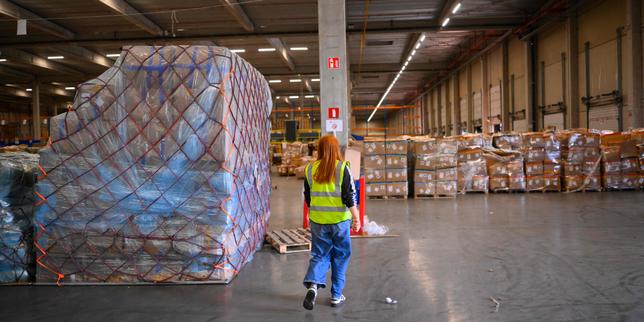 EU decides to impose €3 tax on small parcels to tackle Chinese imports