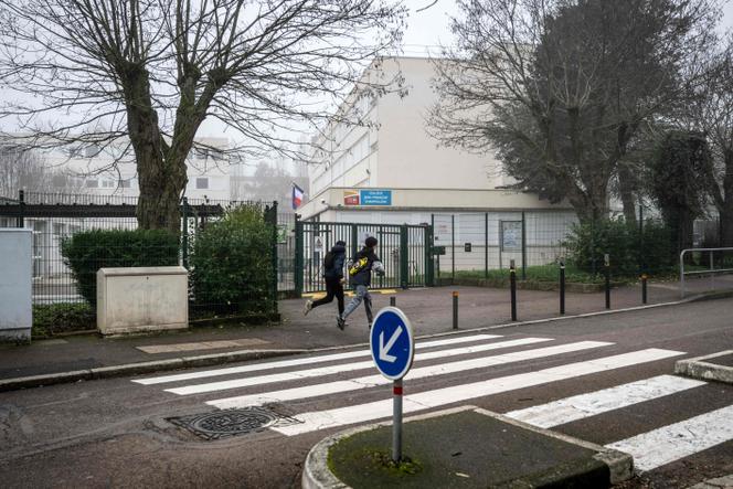 Le collège Champollion à Dijon, touché par un incendie dans la nuit, le 13 décembre 2025.