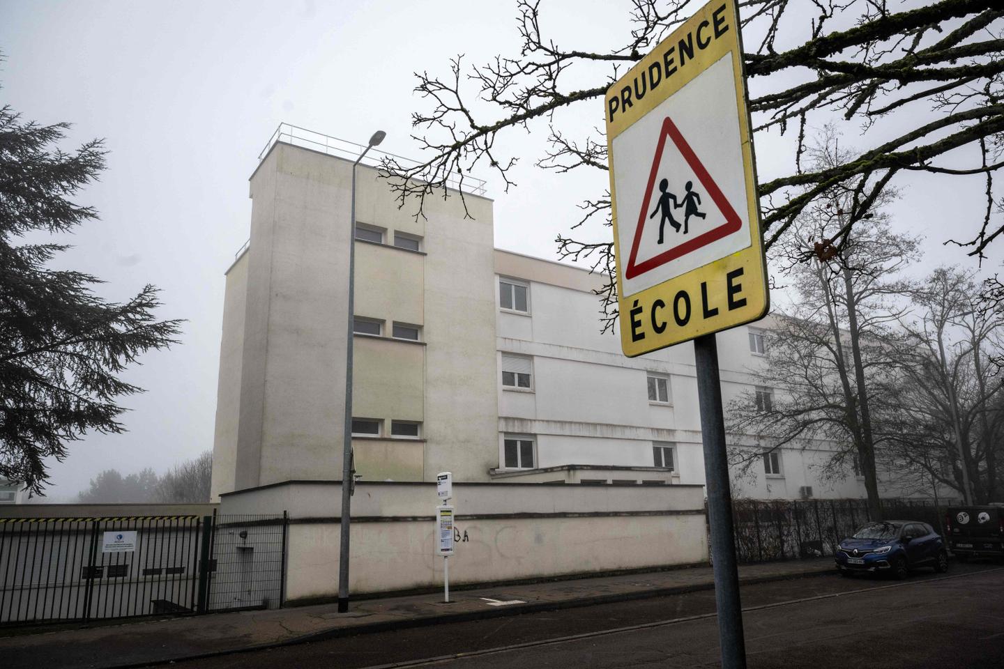 A Dijon, des parents « choqués » par l’incendie vraisemblablement volontaire du collège de leurs enfants A Dijon, des parents « choqués » par l’incendie vraisemblablement volontaire du collège de leurs enfants