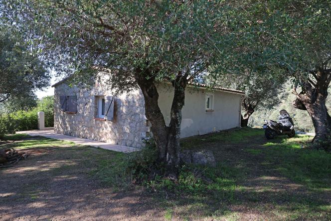 La maison où Mickaël Ettori, dernier membre en fuite de la célèbre bande criminelle corse du Petit Bar, a été interpellé par les gendarmes, à Olmeto, le 13 décembre 2025.