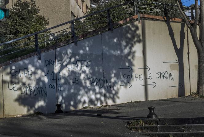 Point de vente de stupéfiants dans les quartiers nord de Marseille, le 26 novembre 2025.