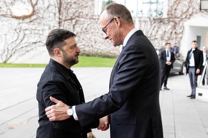 Le président ukrainien, Volodymyr Zelensky, et le chancelier allemand, Friedrich Merz, à Berlin, le 14 décembre 2025.