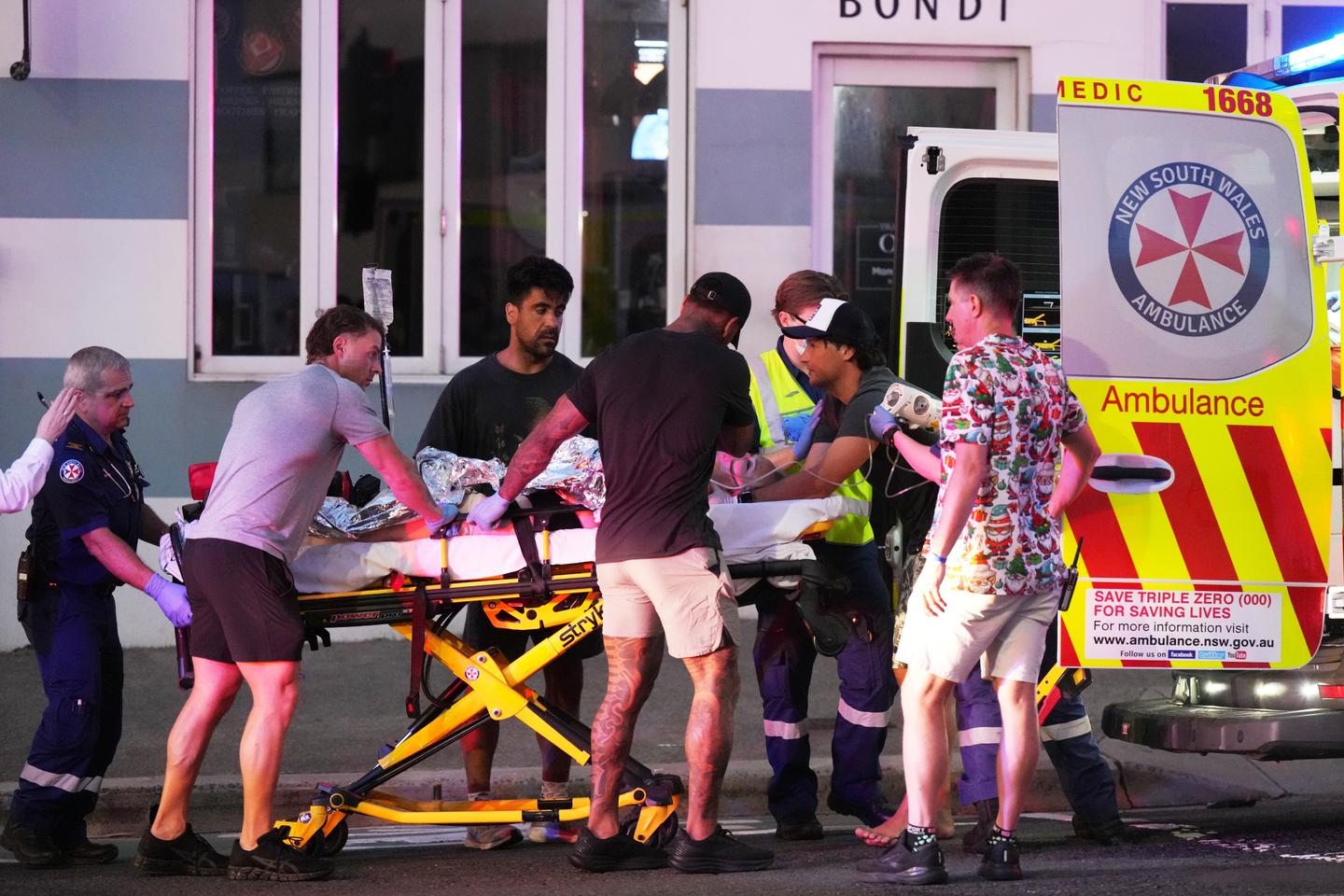 En Australie, fusillade sur la plage Bondi : au moins dix personnes tuées, dont un tireur présumé En Australie, fusillade sur la plage Bondi : au moins dix personnes tuées, dont un tireur présumé