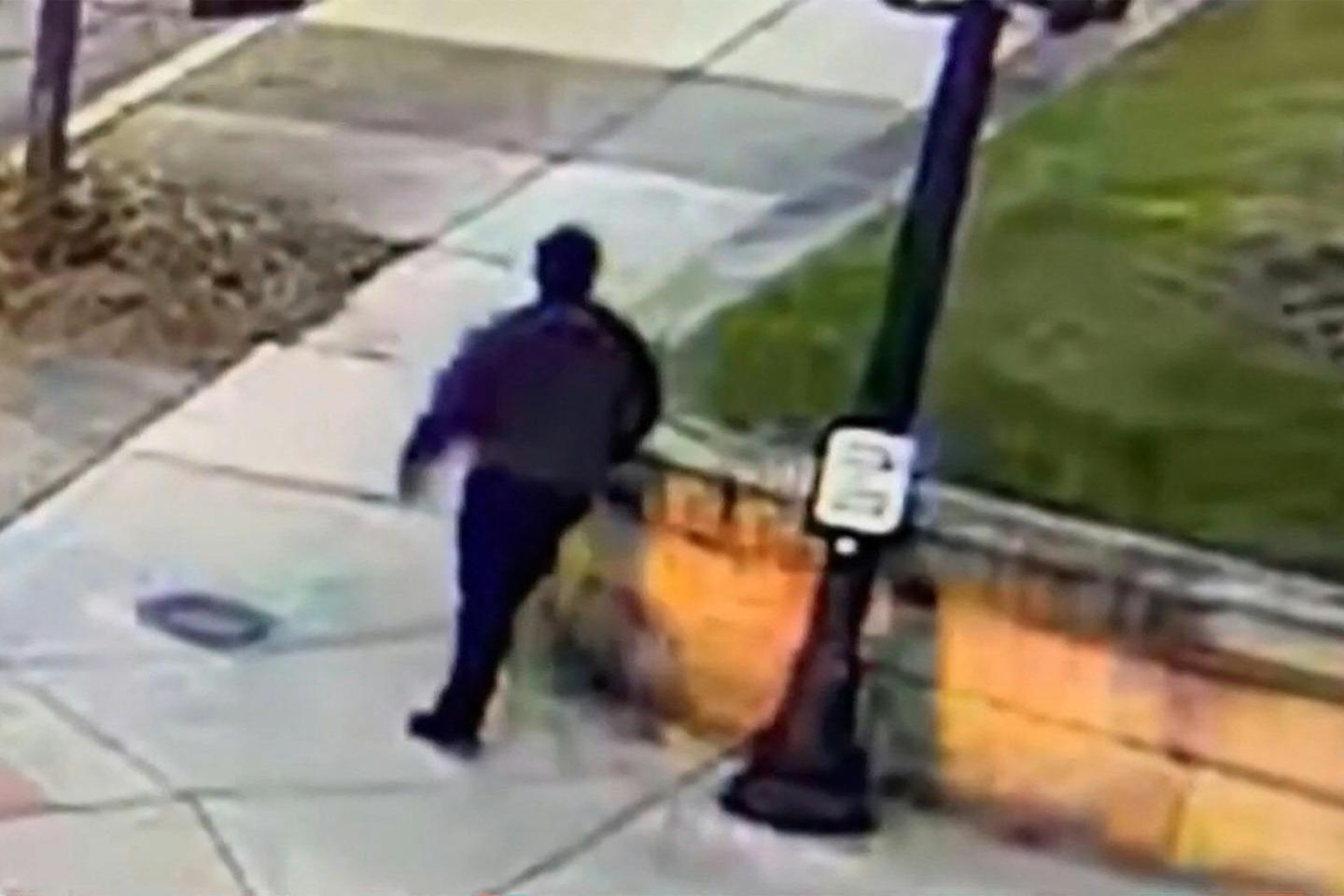 VIDÉO. Tirs à l’université Brown : la police a diffusé des images de l’auteur présumé, toujours en fuite VIDÉO. Tirs à l’université Brown : la police a diffusé des images de l’auteur présumé, toujours en fuite