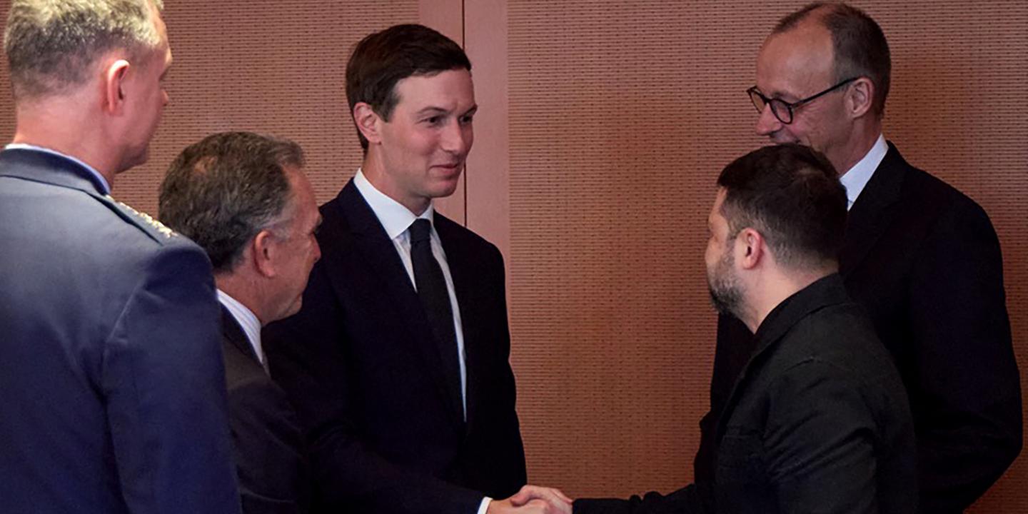 EN DIRECT, guerre en Ukraine : la rencontre entre Volodymyr Zelensky et les négociateurs américains a débuté à Berlin