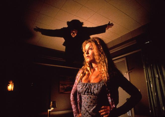 Thomas Ian Griffith (Jan Valek) et Sheryl Lee (Katrina) dans « Vampires » (1998), de John Carpenter.