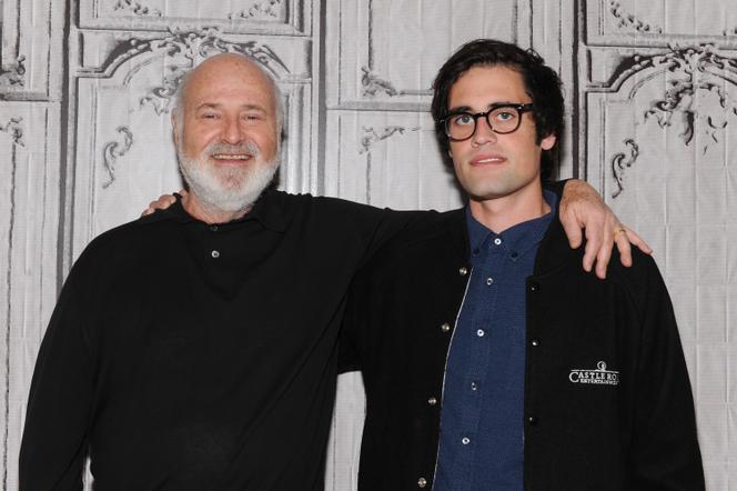 Le réalisateur Rob Reiner et son fils Nick, à New York (Etats-Unis), le 4 mai 2016. 