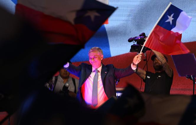 خوسيه أنطونيو كاست، خلال إعلان نتائج الجولة الثانية للانتخابات الرئاسية التي أعلنته فائزًا، في سانتياغو، 14 ديسمبر 2025.