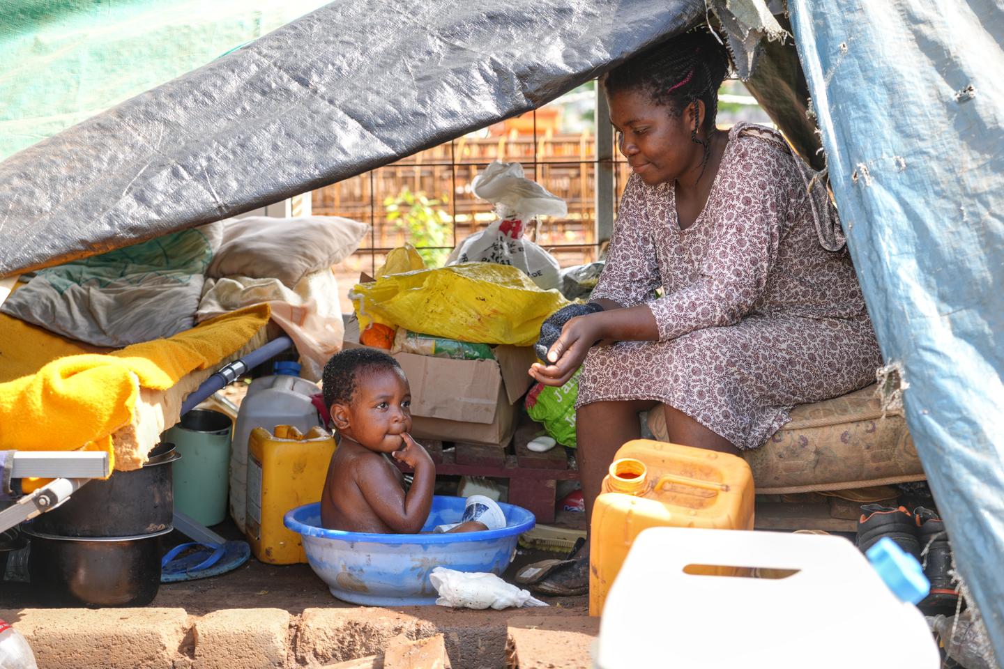 A Mayotte, des migrants africains déplacés de camp en camp A Mayotte, des migrants africains déplacés de camp en camp