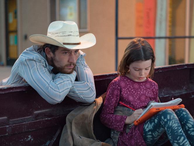 Josh O’Connor (Dusty) et Lily LaTorre (Callie-Rose) dans « Rebuilding », de Max Walker-Silverman.