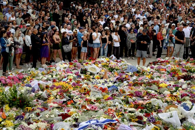 Rassemblement en hommage aux victimes de l’attaque à l’arme à feu perpétrée dimanche, près de la plage de Bondi, à Sydney, le 15 décembre 2025.