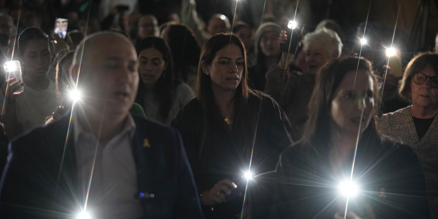 En Israël, la fête de Hanoukka entachée par la sanglante fusillade de Sydney