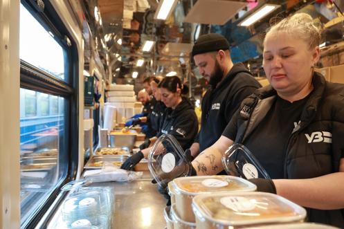 A bord du Food Train, à Odessa, le 16 décembre 2025.