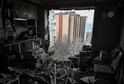 Intérieur d’un appartement touché par une frappe de drone russe, à Zaporijia, en Ukraine, le 16 décembre 2025.