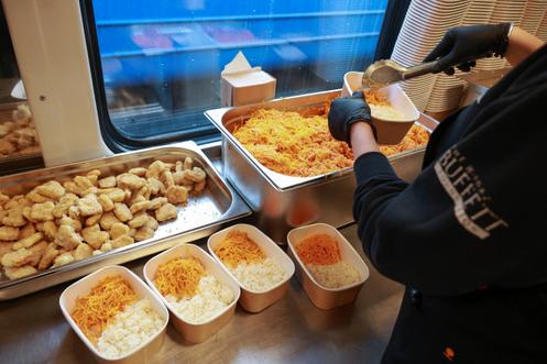 A bord du Food Train, à Odessa, le 16 décembre 2025.