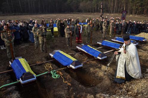Dans un cimetière de la ville d’Ivano-Frankove, dans l’oblast de Lviv, en Ukraine, le 16 décembre 2025.