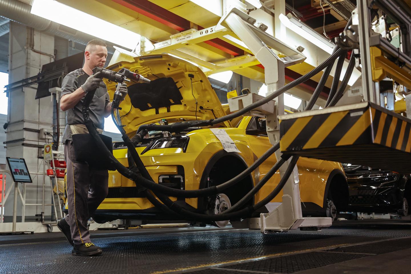 Automobile : l’objectif du tout-électrique en 2035 ciblé par plusieurs pays européens et des constructeurs, la Commission doit dévoiler ses arbitrages Automobile : l’objectif du tout-électrique en 2035 ciblé par plusieurs pays européens et des constructeurs, la Commission doit dévoiler ses arbitrages