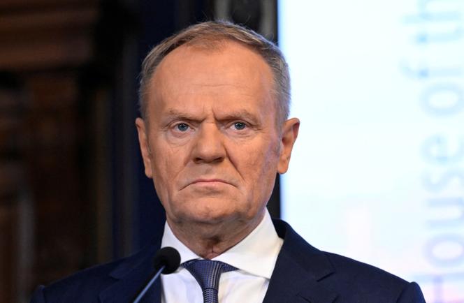 Le premier ministre, Donald Tusk, lors d’une conférence de presse à Helsinki, en Finlande, le 16&nbsp;décembre 2025.
