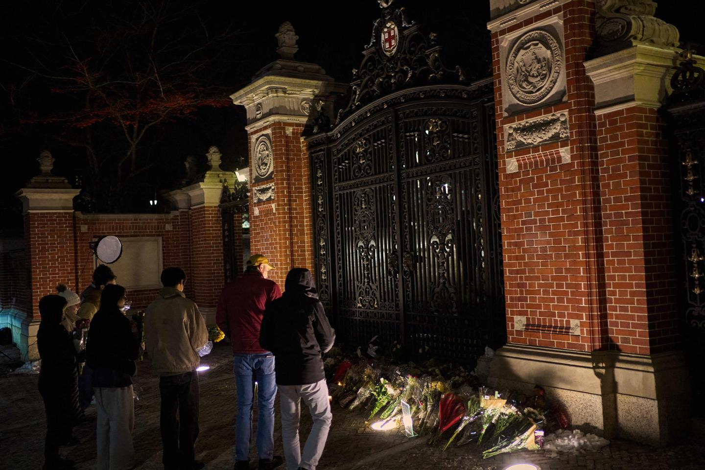 Fusillade à l’université Brown : la police recherche une personne vue à proximité du suspect principal Fusillade à l’université Brown : la police recherche une personne vue à proximité du suspect principal