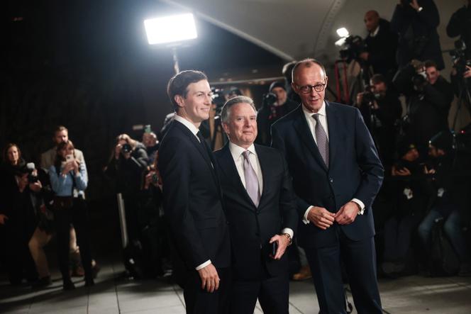 Les émissaires américains, Jared Kushner et Steve Witkoff, accueillis par Friedrich Merz pour une réunion sur la guerre en Ukraine, à Berlin, le 15&nbsp;décembre&nbsp;2025.