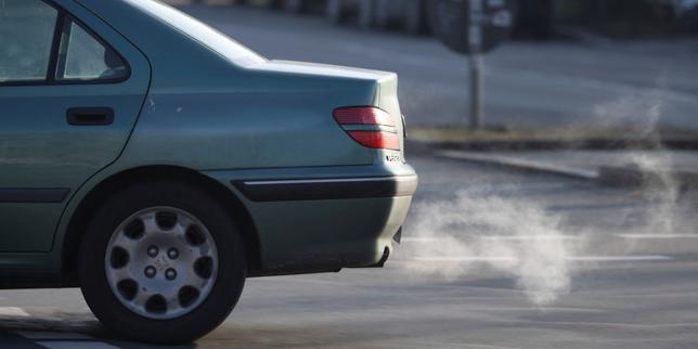 EU walks back 2035 all-electric target, permitting some new combustion engine cars