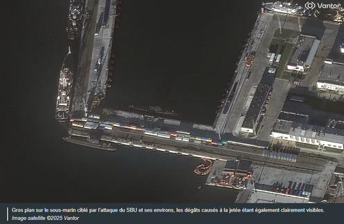 Photo satellitaire montrant le sous-marin que le SBU dit avoir endommagé lundi dans le port de Novorossiïsk. ©2025 Vantor