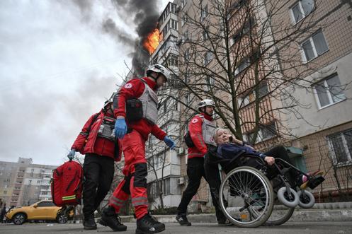 A Zaporijia, après une attaque aérienne russe, le 17 décembre 2025.