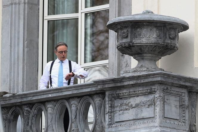 Le premier ministre belge, Bart De&nbsp;Wever, au balcon de son bureau, à la veille du sommet des dirigeants de l’Union européenne, à Bruxelles, le 17&nbsp;décembre 2025.