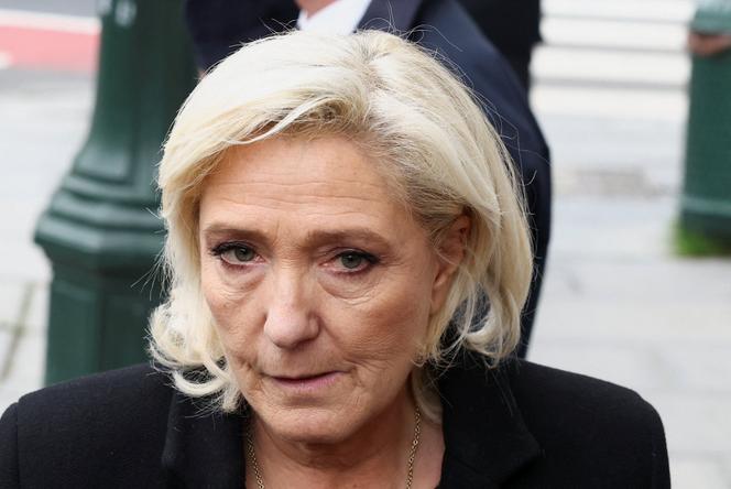 La présidente du groupe Rassemblement national à l’Assemblée nationale, Marine Le Pen, à Bruxelles, le 17 décembre 2025.