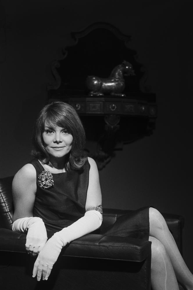 Françoise Brion, sur le tournage du film « Les Parisiennes », à Paris, en octobre 1961.