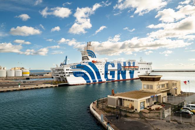 Le ferry « Fantastic », dans le port de Sète (Hérault), le 25 novembre 2025.